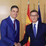 Vainqueur des législatives, le rival conservateur de Pdro Sánchez, Alberto Núñez Feijóo (à droite), a été chargé par le roi Felipe VI de présenter fin septembre sa candidature au poste de Premier ministre devant le Parlement. Mais ses chances sont...